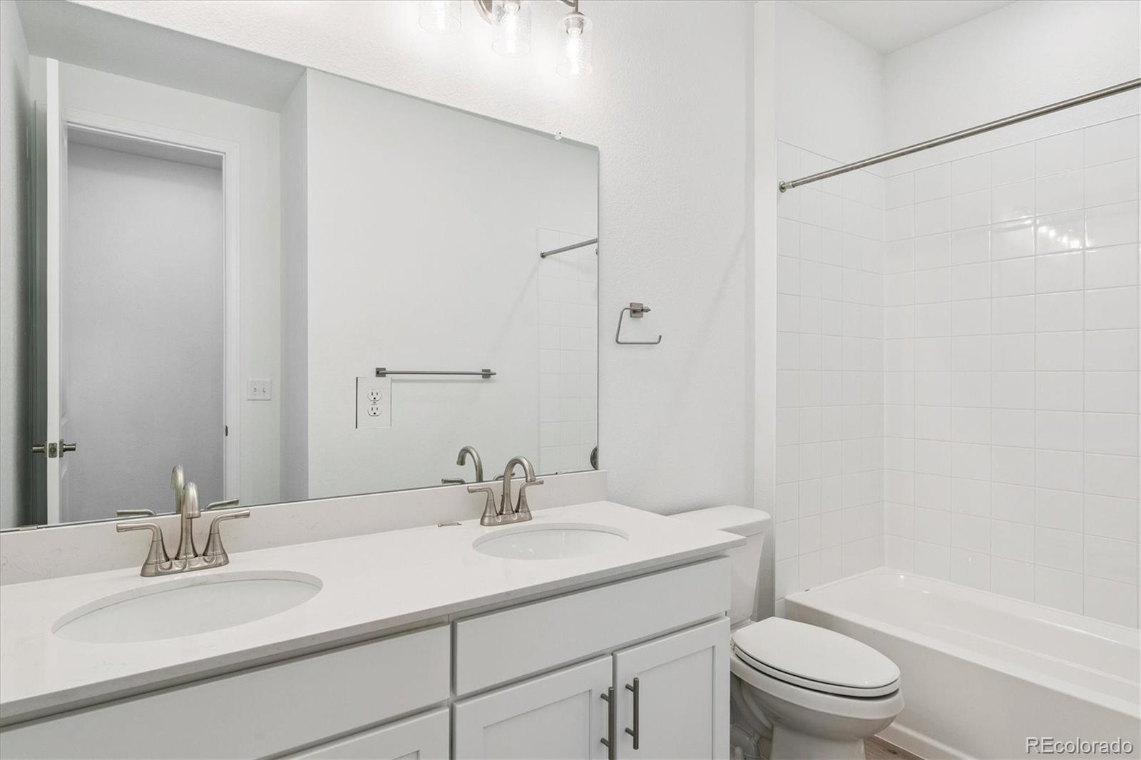 1815 Gold Ridge Point