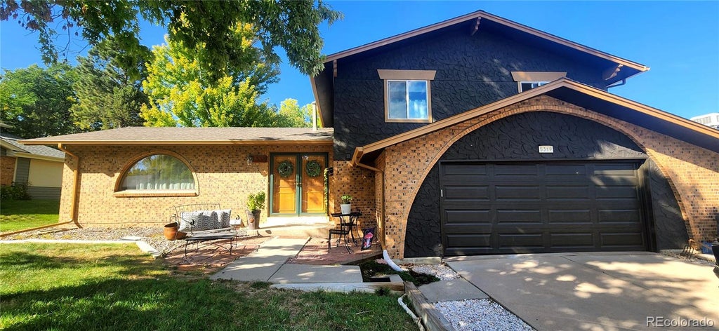 Photo of 5319 W Roxbury Place, Littleton, CO 80128 (MLS # 9832567)