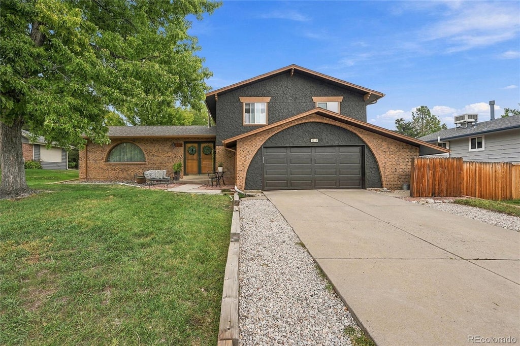Photo of 5319 W Roxbury Place, Littleton, CO 80128 (MLS # 9832567)
