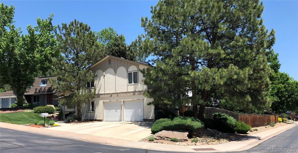 Photo of 2460 S Ammons Street, Lakewood, CO 80227 (MLS # 9965731)