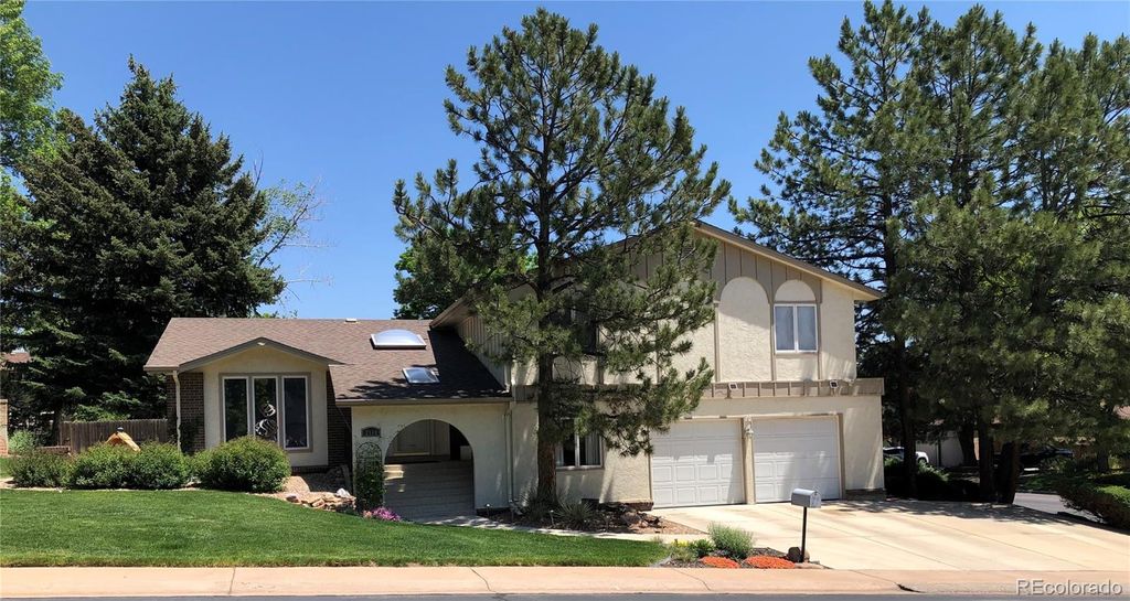 Photo of 2460 S Ammons Street, Lakewood, CO 80227 (MLS # 9965731)