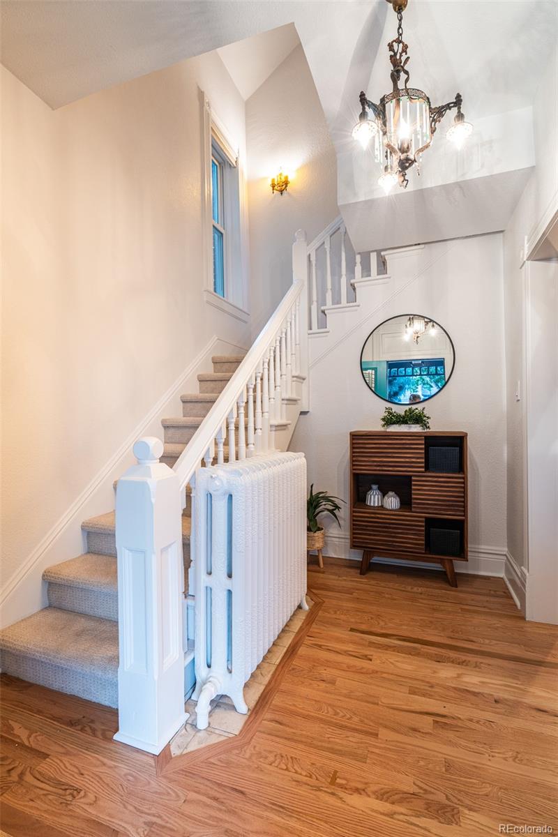 2445 W 39th Avenue