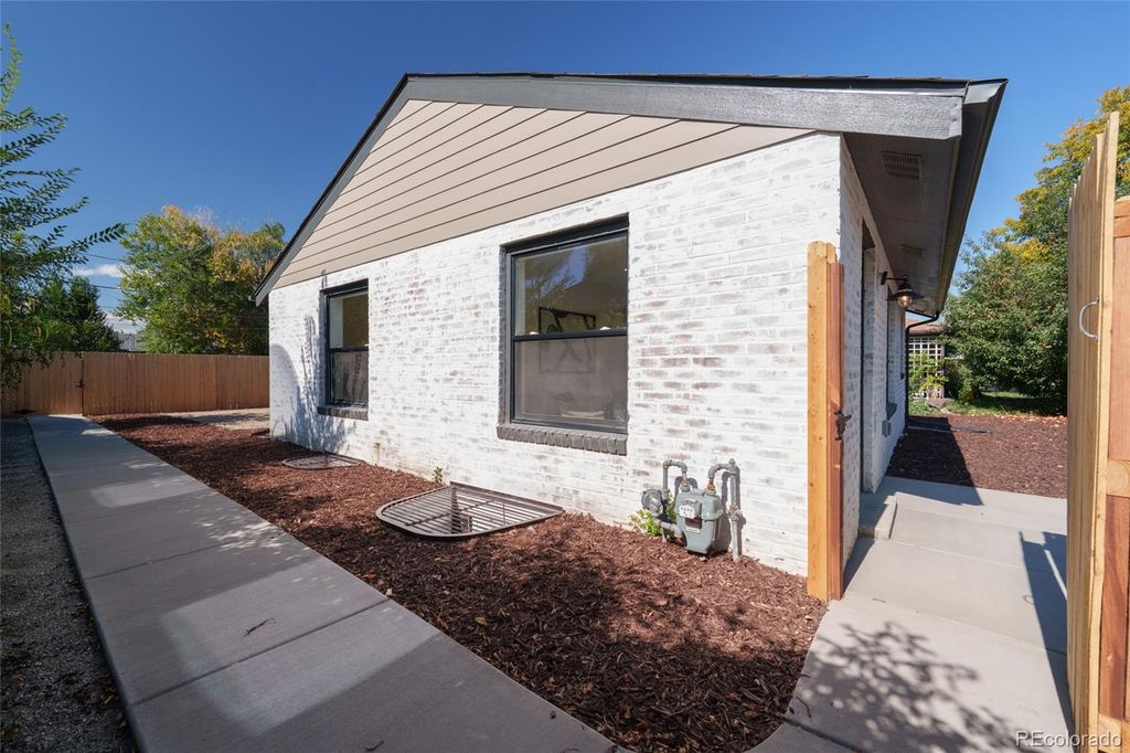 Photo of 3055 Ivanhoe Street, Denver, CO 80207 (MLS # 6715295)