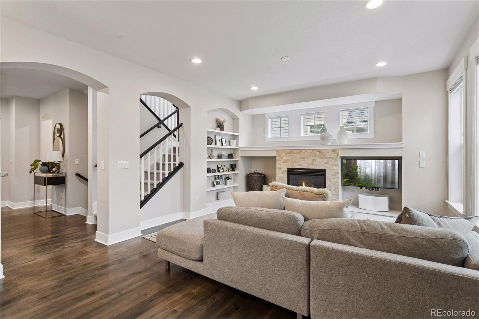 7873 E 8th Place
