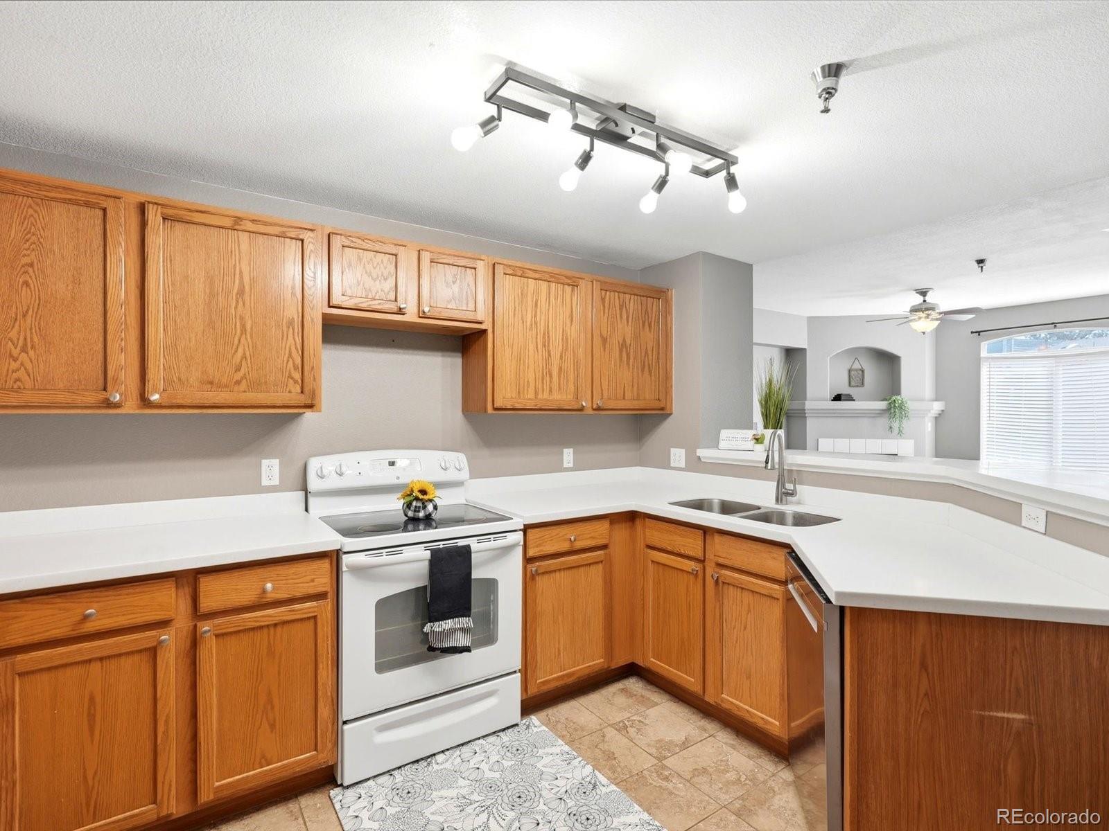 2575 S Syracuse Way H202