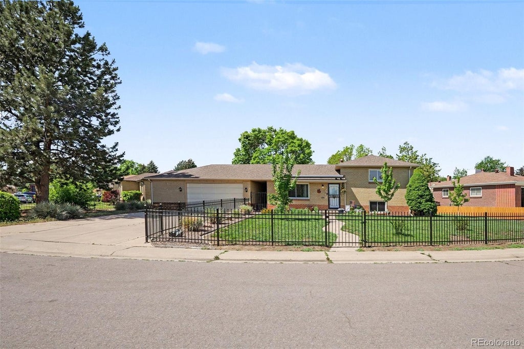 Photo of 2567 S Uno Way, Denver, CO 80219 (MLS # 3379211)