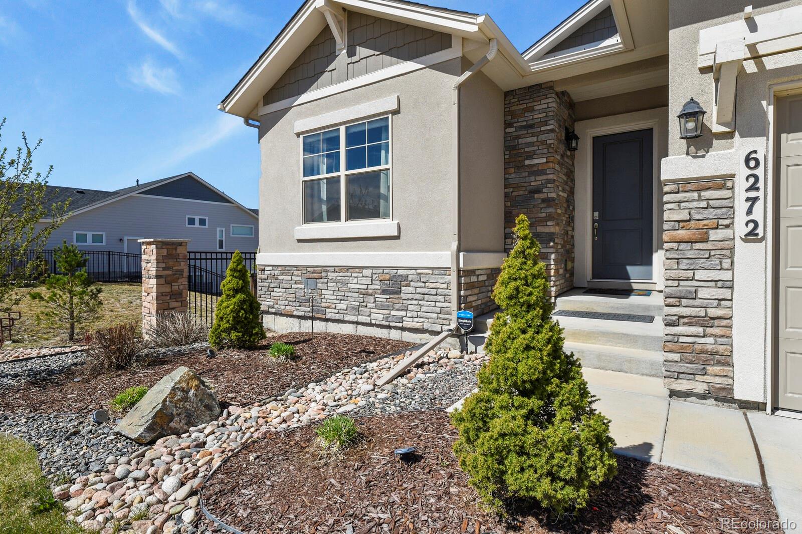 6272 Lochside