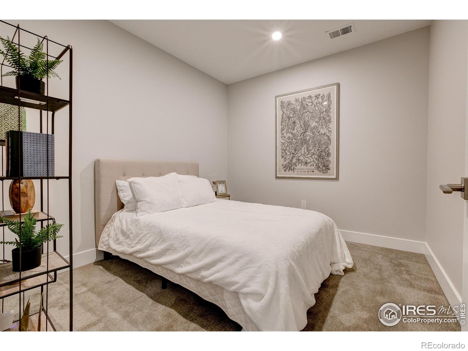 221 E Mountain Avenue 321