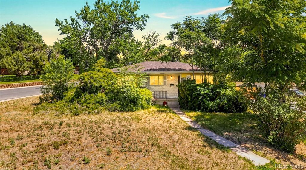 Photo of 4900 S Kalamath Drive, Englewood, CO 80110 (MLS # 5867265)