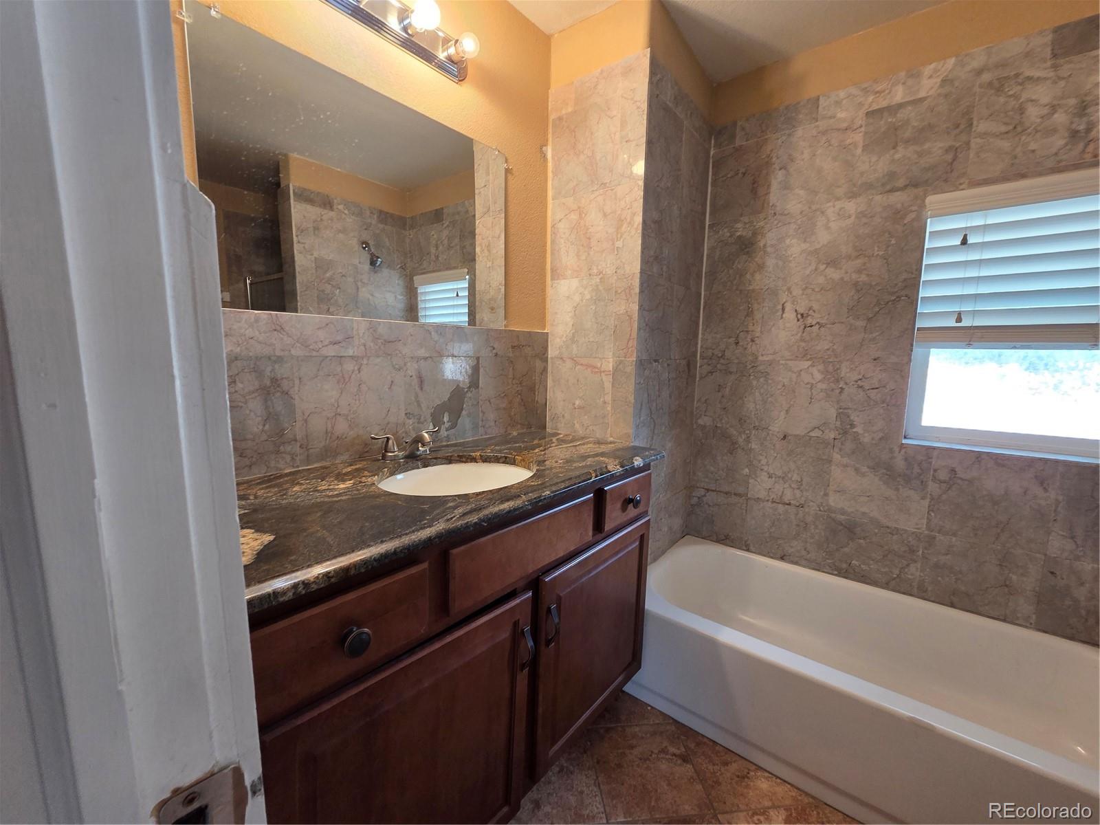 2561 W Dartmouth Avenue