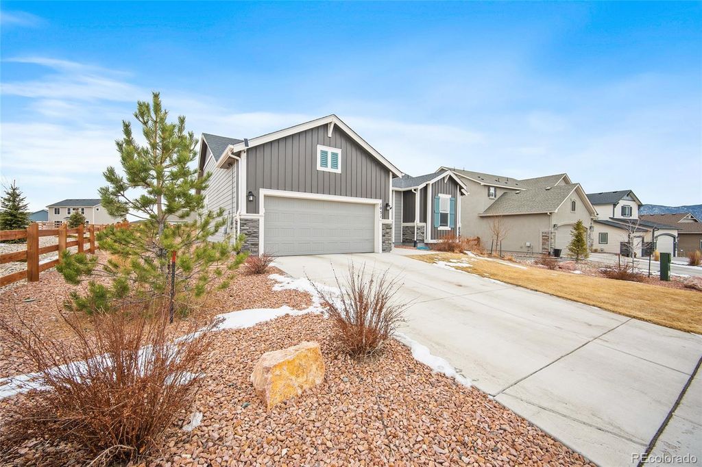 Photo of 1031 Parkline Lane, Monument, CO 80132 (MLS # 3681230)