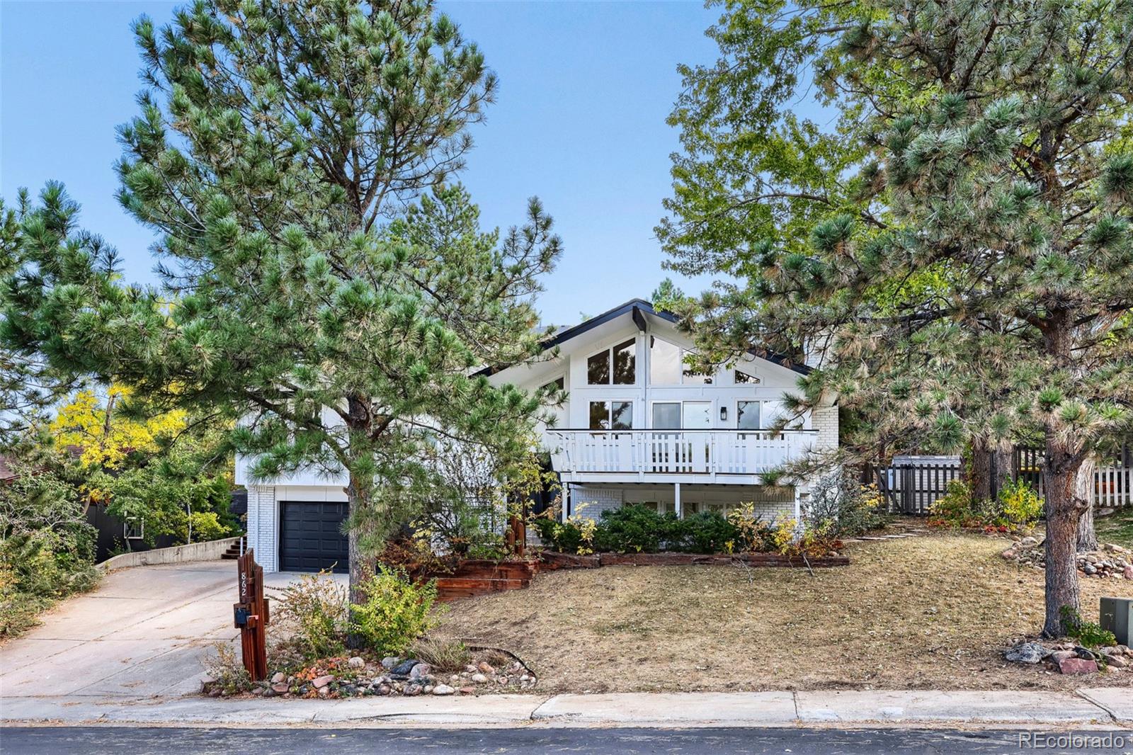 862 S Deframe Way