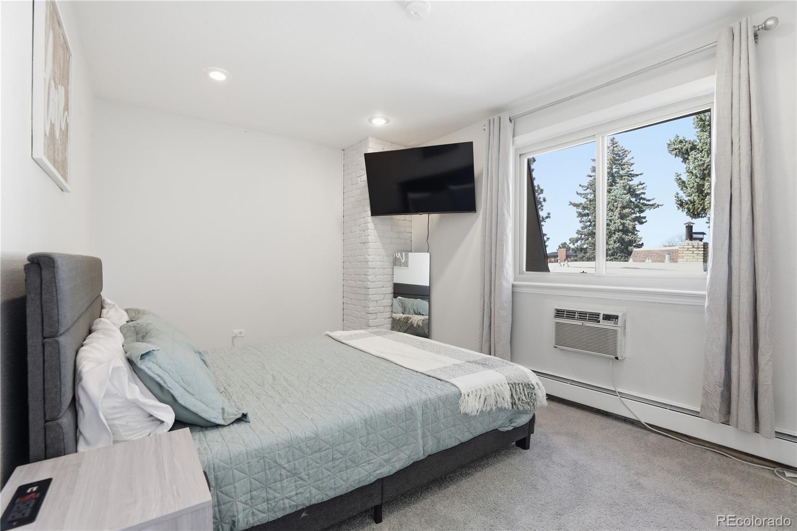 1390 Everett Court 209