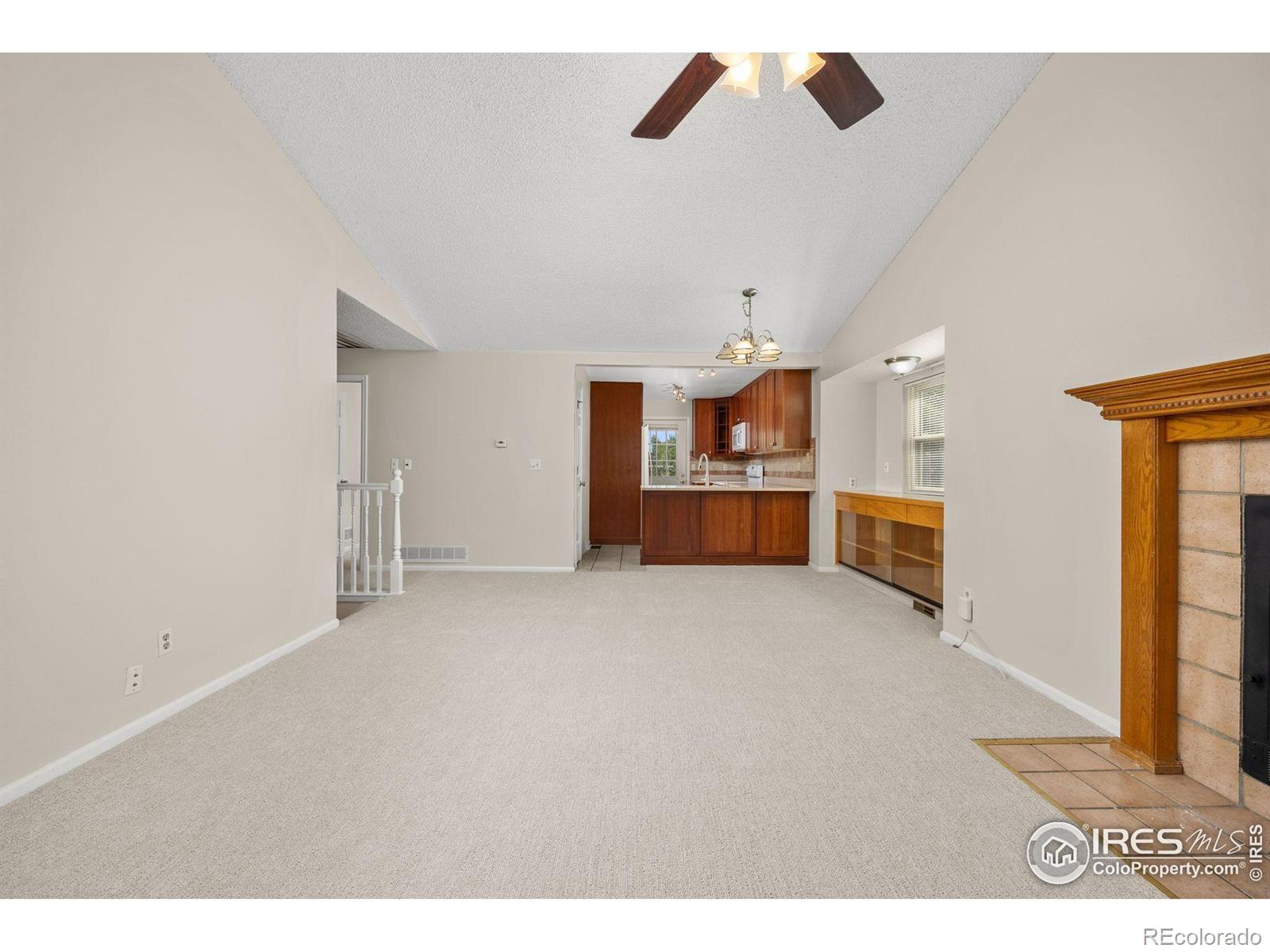 253 W Cedar Way