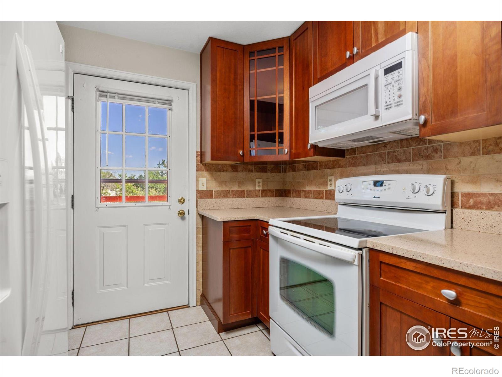 253 W Cedar Way