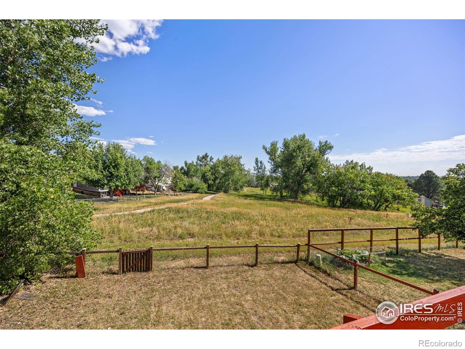 253 W Cedar Way