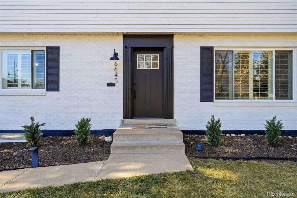 Photo of 6645 S Race Circle, Centennial, CO 80121 (MLS # 6728256)