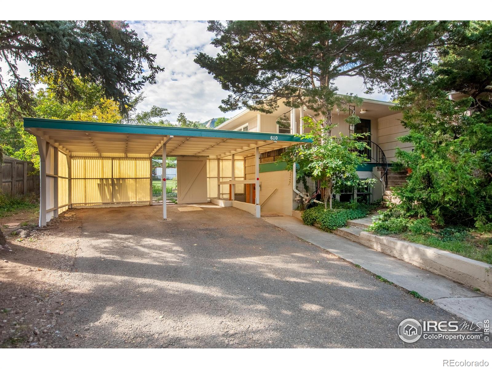 610 University Avenue