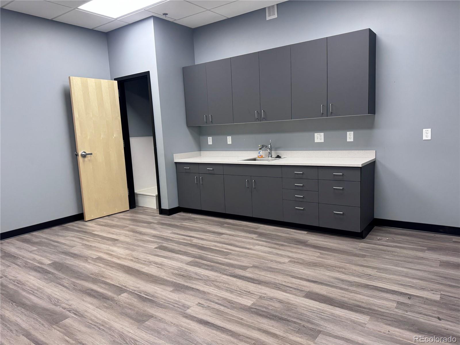 6101 Washington Street