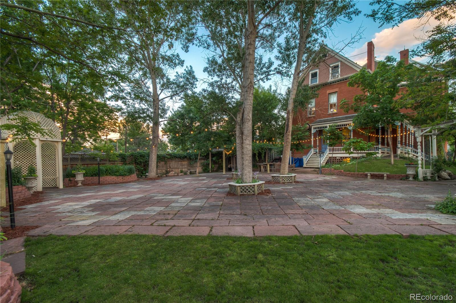 2555 W 37th Avenue