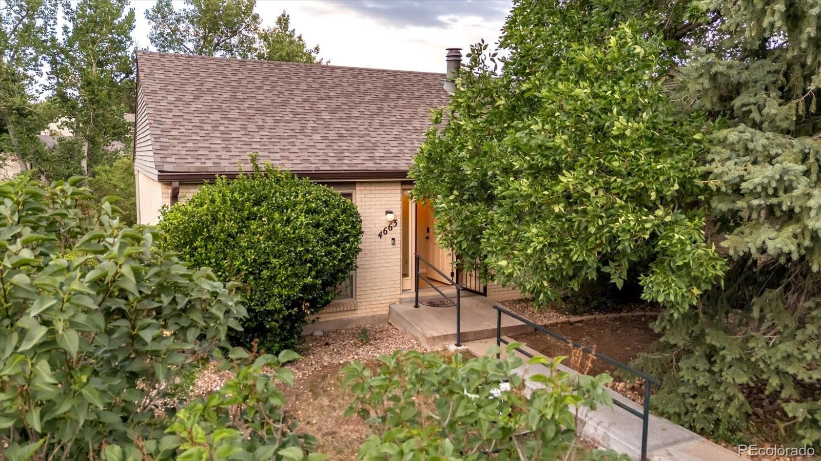 4663 W Ponds Circle