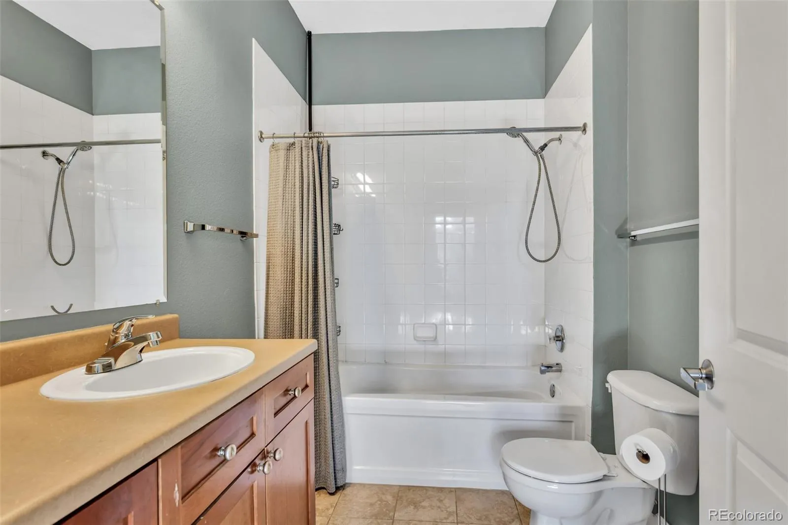 Englewood, Colorado 80111, United States, 1 Bedroom Bedrooms, ,2 BathroomsBathrooms,Residential,Active,217578