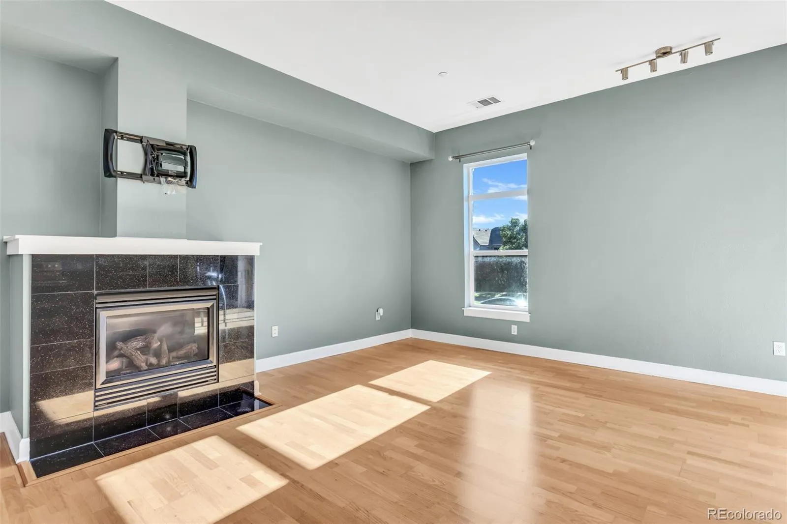 Englewood, Colorado 80111, United States, 1 Bedroom Bedrooms, ,2 BathroomsBathrooms,Residential,Active,217578