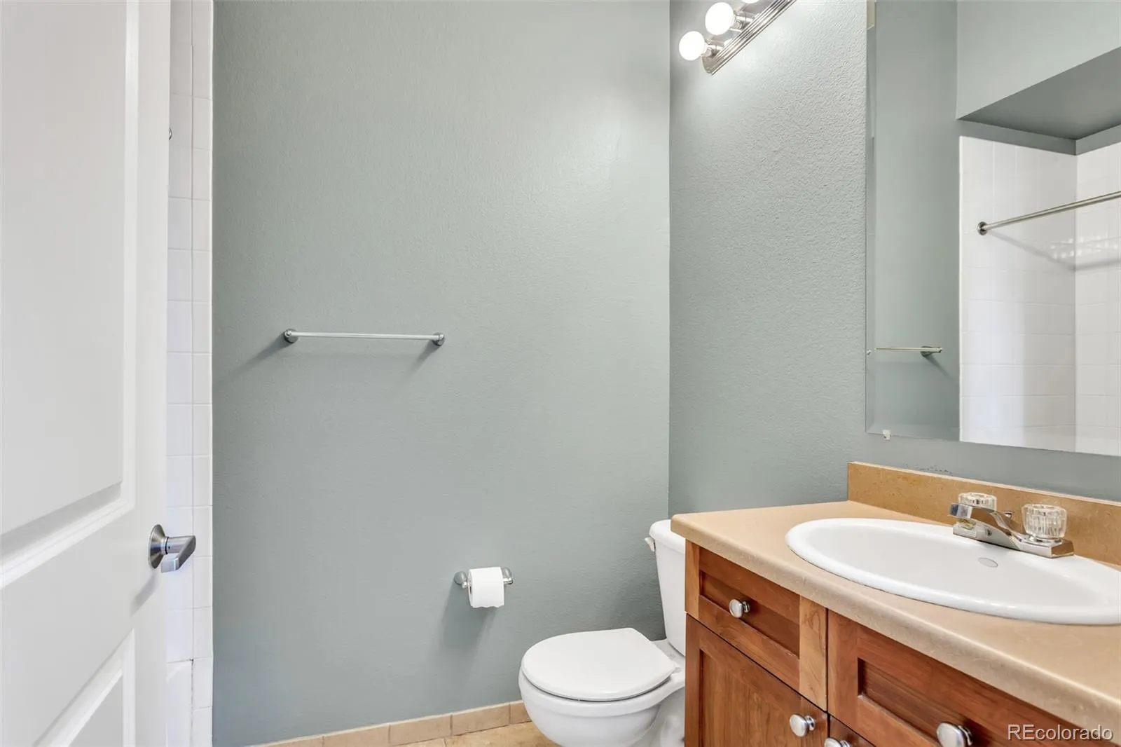 Englewood, Colorado 80111, United States, 1 Bedroom Bedrooms, ,2 BathroomsBathrooms,Residential,Active,217578