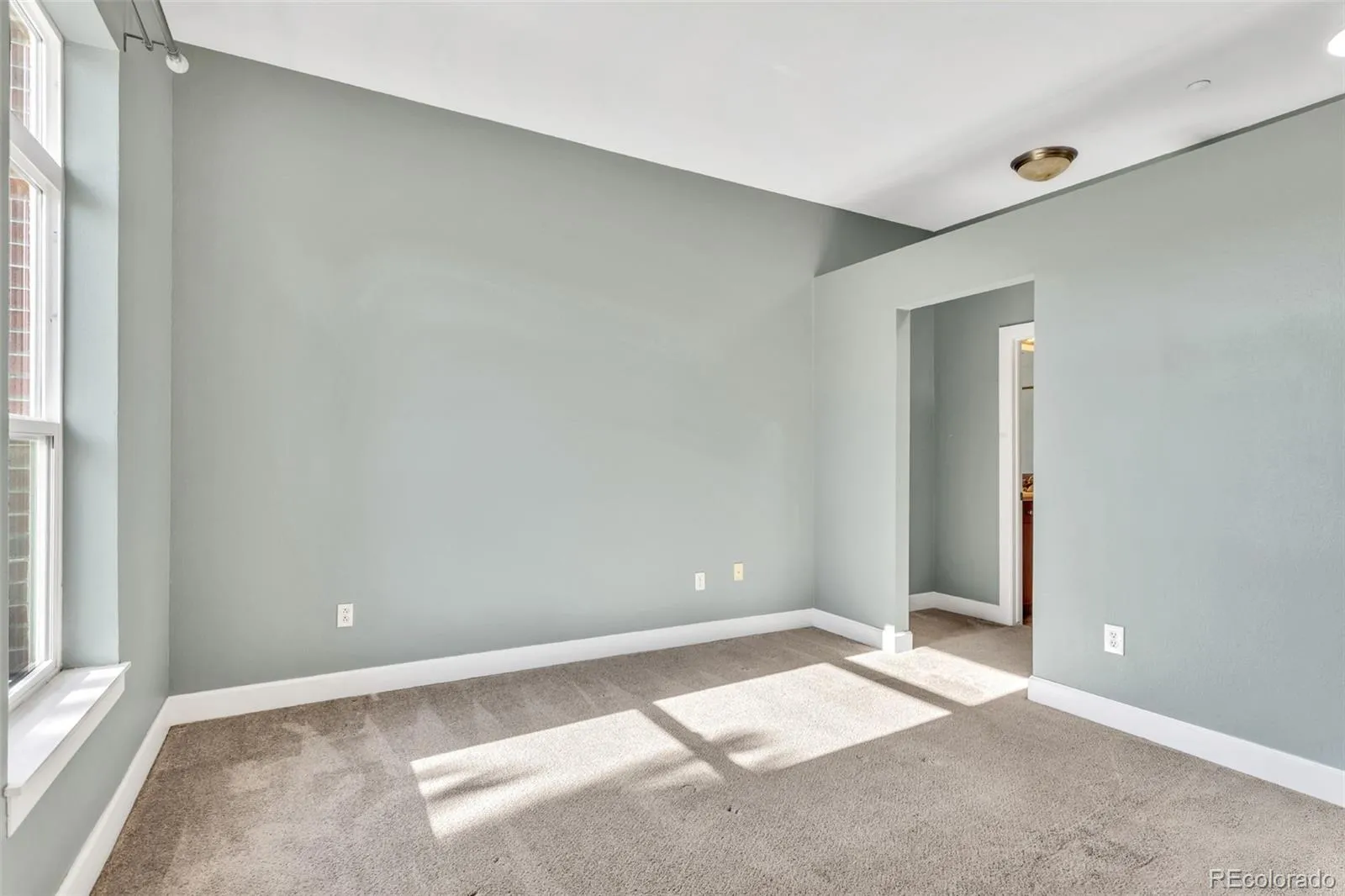 Englewood, Colorado 80111, United States, 1 Bedroom Bedrooms, ,2 BathroomsBathrooms,Residential,Active,217578