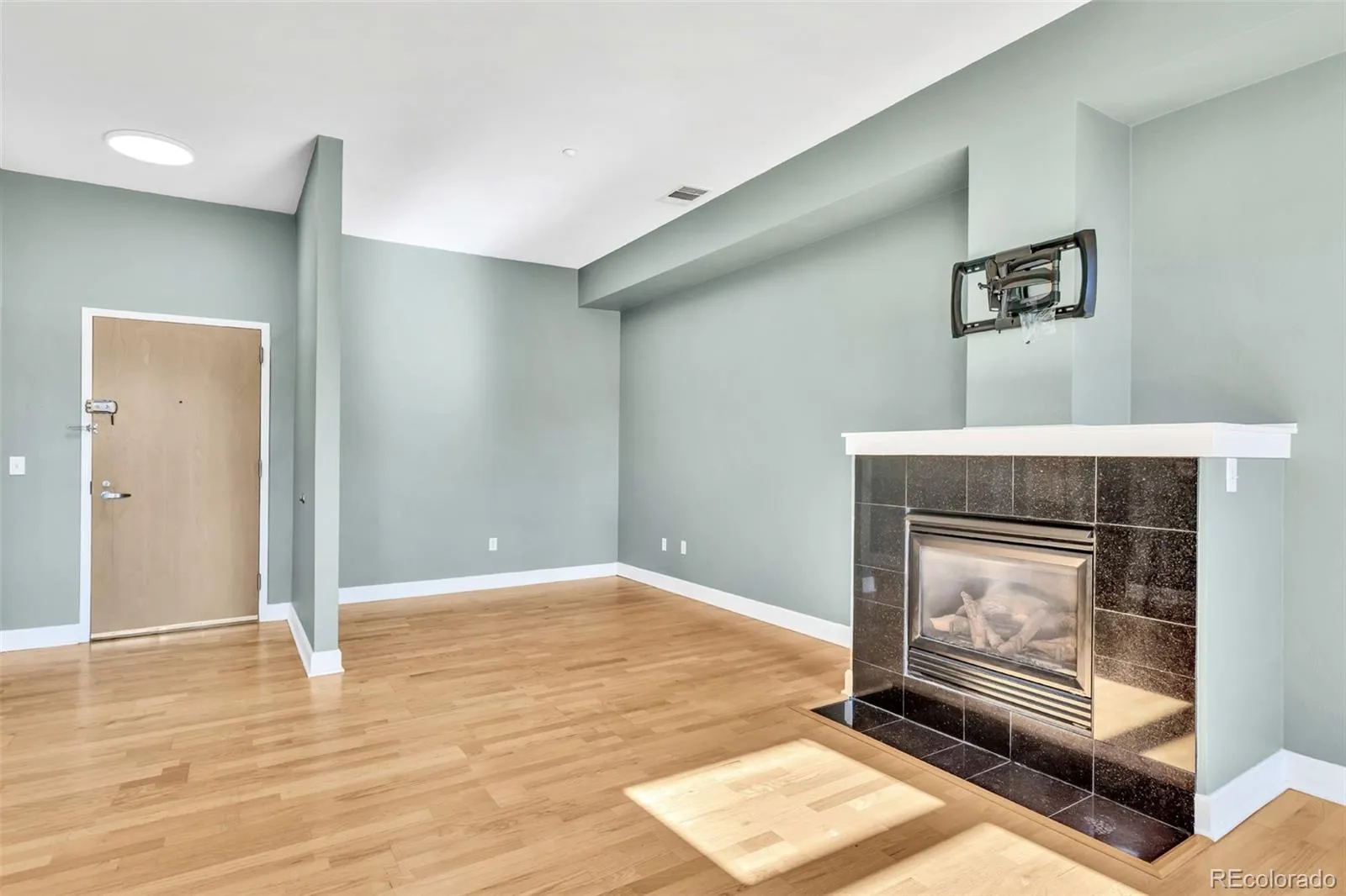 Englewood, Colorado 80111, United States, 1 Bedroom Bedrooms, ,2 BathroomsBathrooms,Residential,Active,217578