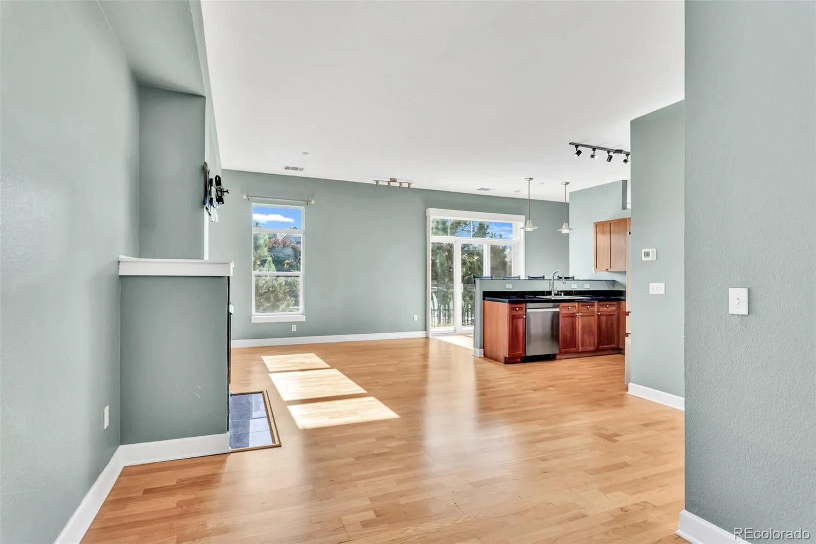 Englewood, Colorado 80111, United States, 1 Bedroom Bedrooms, ,2 BathroomsBathrooms,Residential,Active,217578