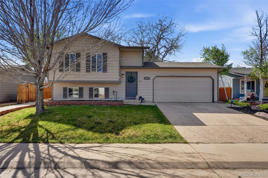 Photo of 8661 W Star Circle, Littleton, CO 80128 (MLS # 4083855)
