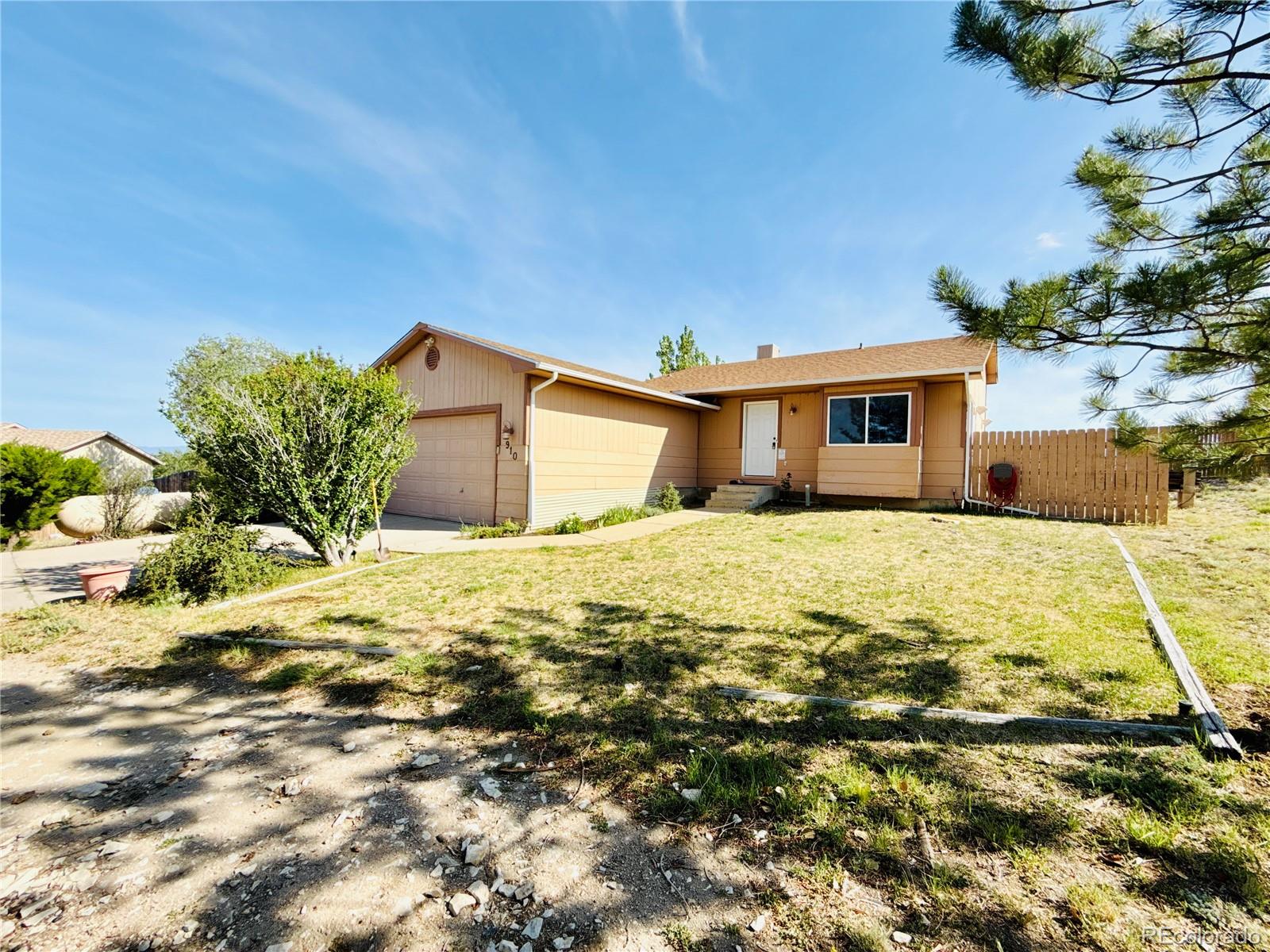 Photo 1 of 35 — 910 S Elgin Court, Pueblo, CO 81007