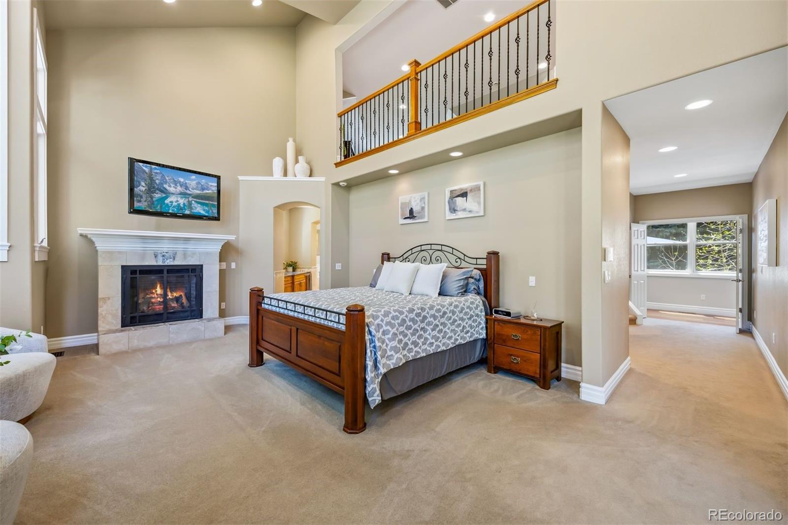 2627 E Willamette Lane