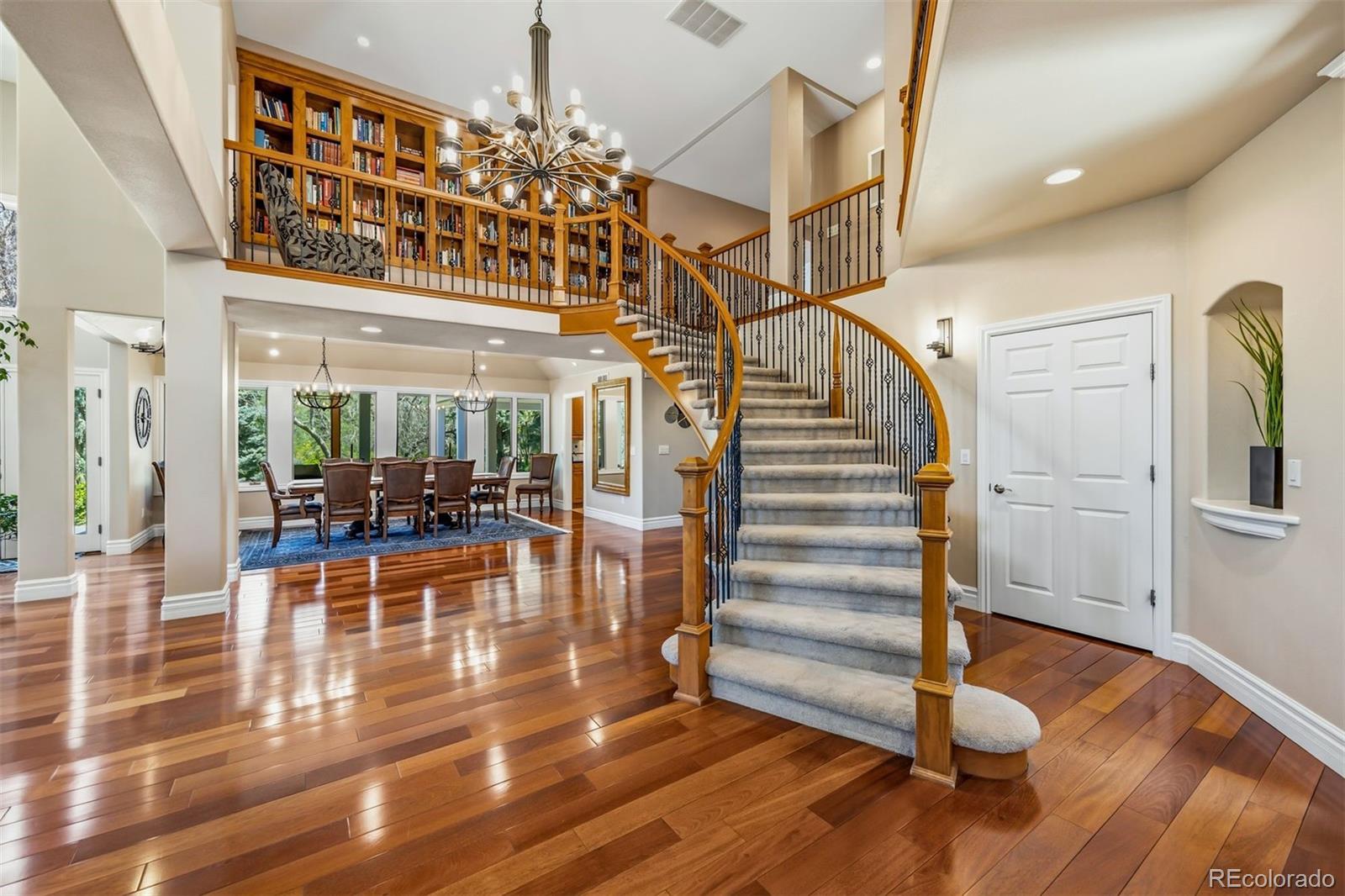 2627 E Willamette Lane