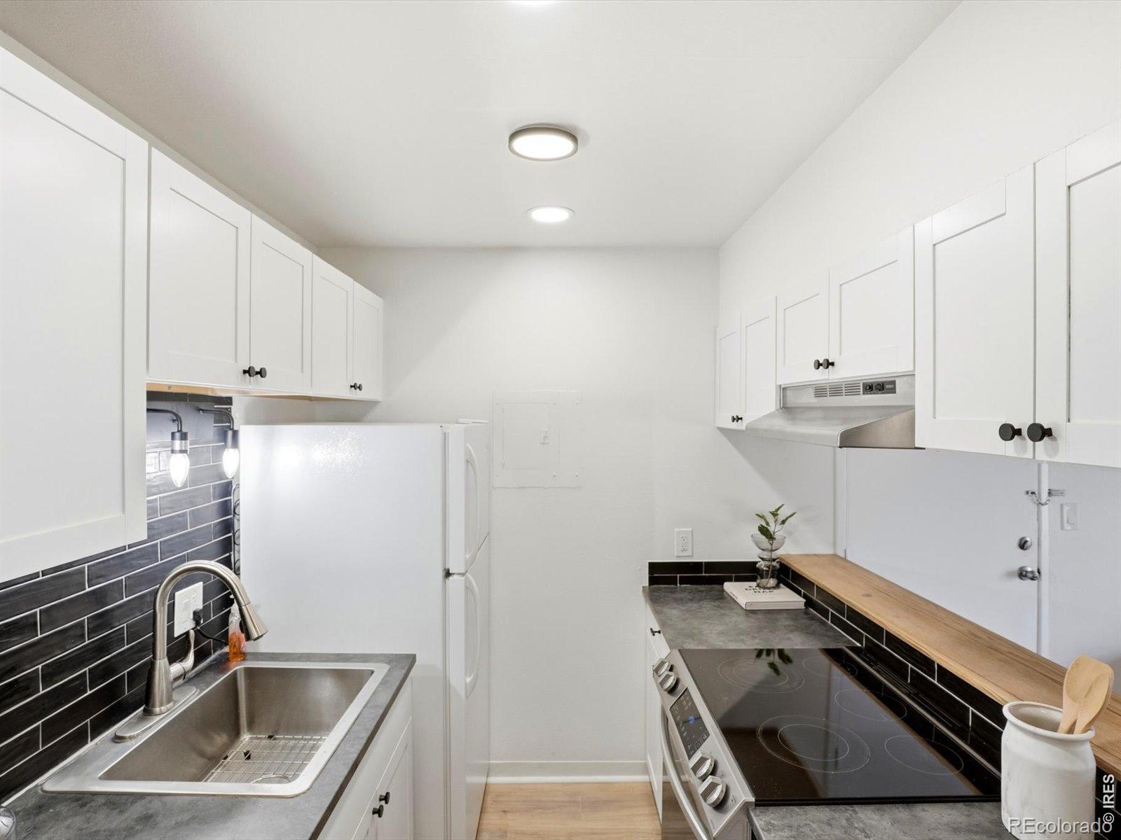 850 W Moorhead Circle 3E