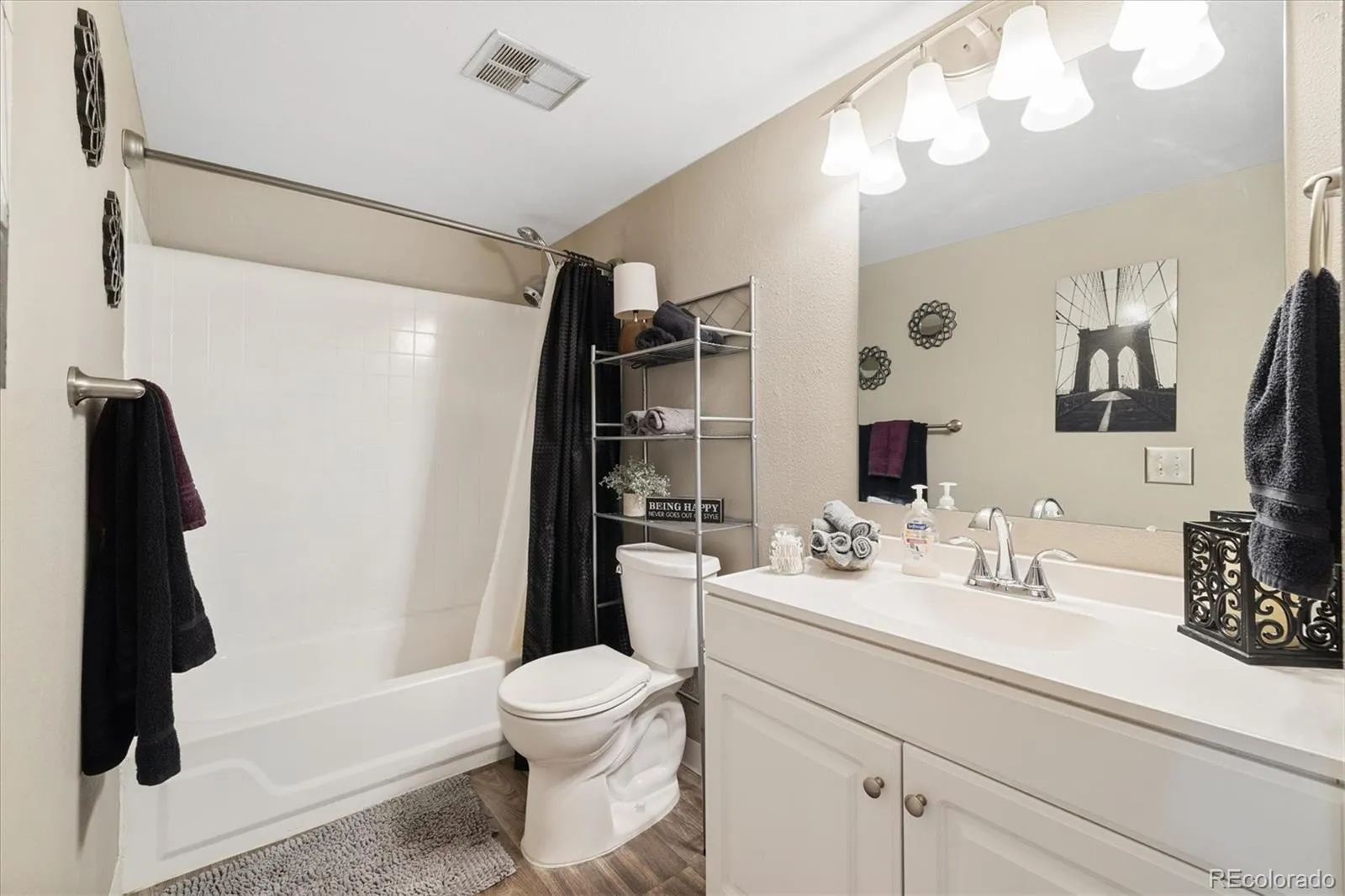 Aurora, Colorado 80011, United States, 1 Bedroom Bedrooms, ,1 BathroomBathrooms,Residential,Pending,88051