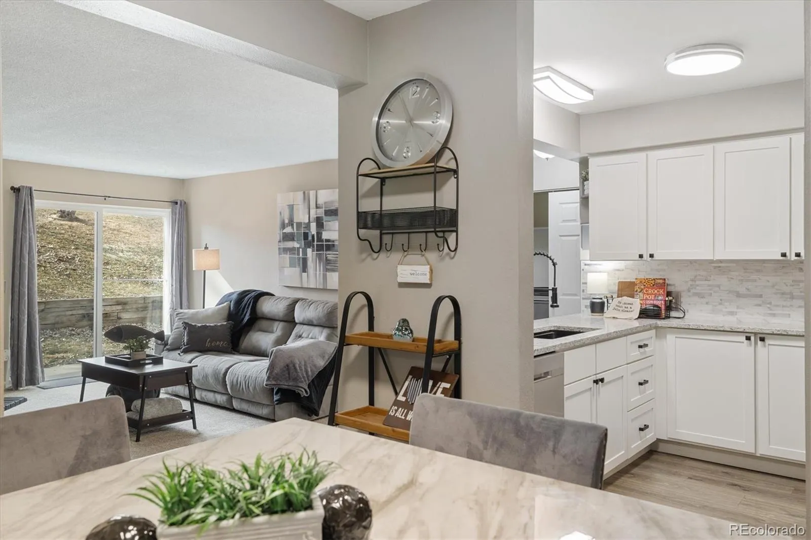 Aurora, Colorado 80011, United States, 1 Bedroom Bedrooms, ,1 BathroomBathrooms,Residential,Pending,88051