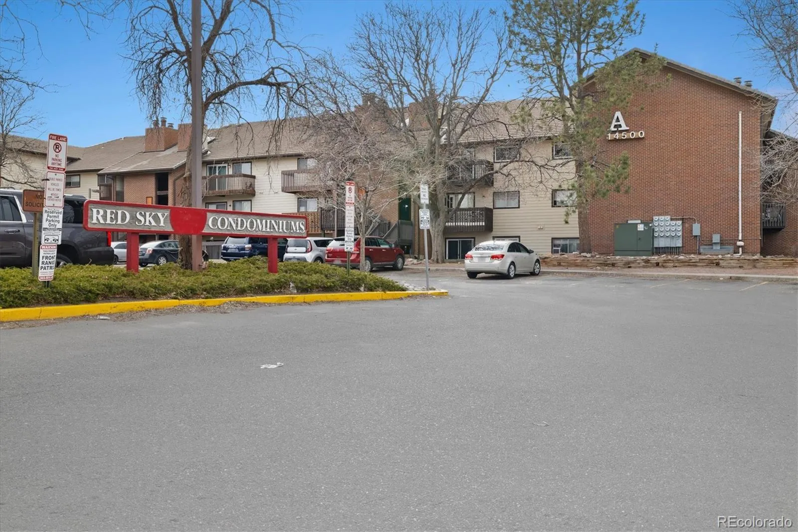 Aurora, Colorado 80011, United States, 1 Bedroom Bedrooms, ,1 BathroomBathrooms,Residential,Pending,88051