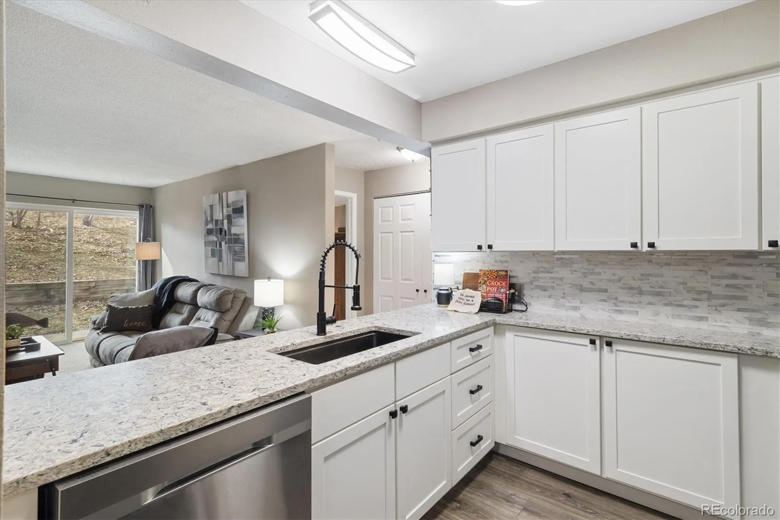 Aurora, Colorado 80011, United States, 1 Bedroom Bedrooms, ,1 BathroomBathrooms,Residential,Pending,88051