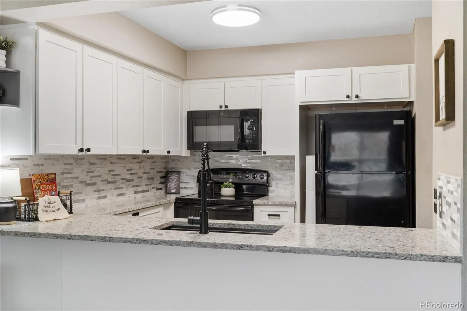 Aurora, Colorado 80011, United States, 1 Bedroom Bedrooms, ,1 BathroomBathrooms,Residential,Pending,88051