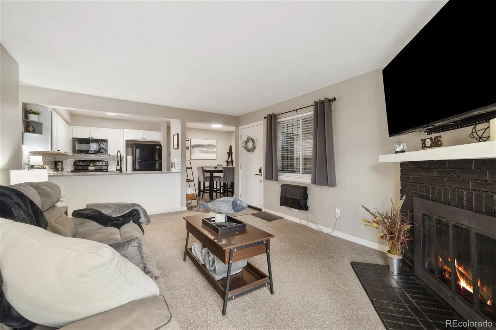 Aurora, Colorado 80011, United States, 1 Bedroom Bedrooms, ,1 BathroomBathrooms,Residential,Pending,88051