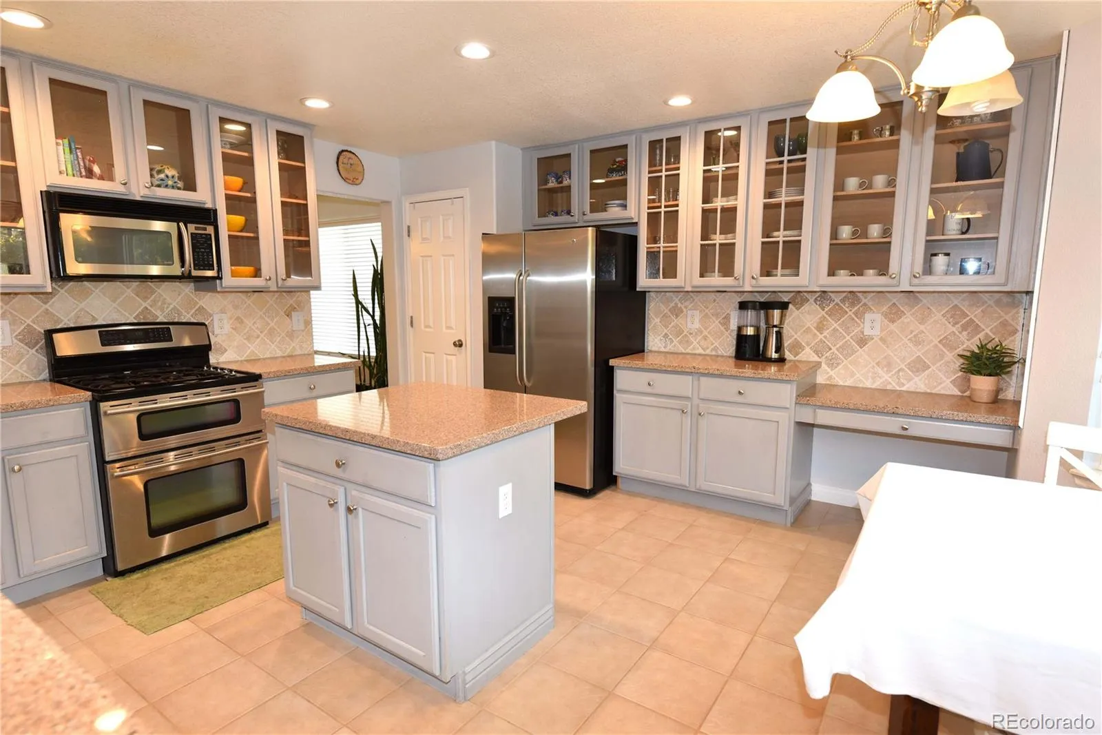 Castle Rock, Colorado 80104, United States, 4 Bedrooms Bedrooms, ,3 BathroomsBathrooms,Residential,Pending,37147