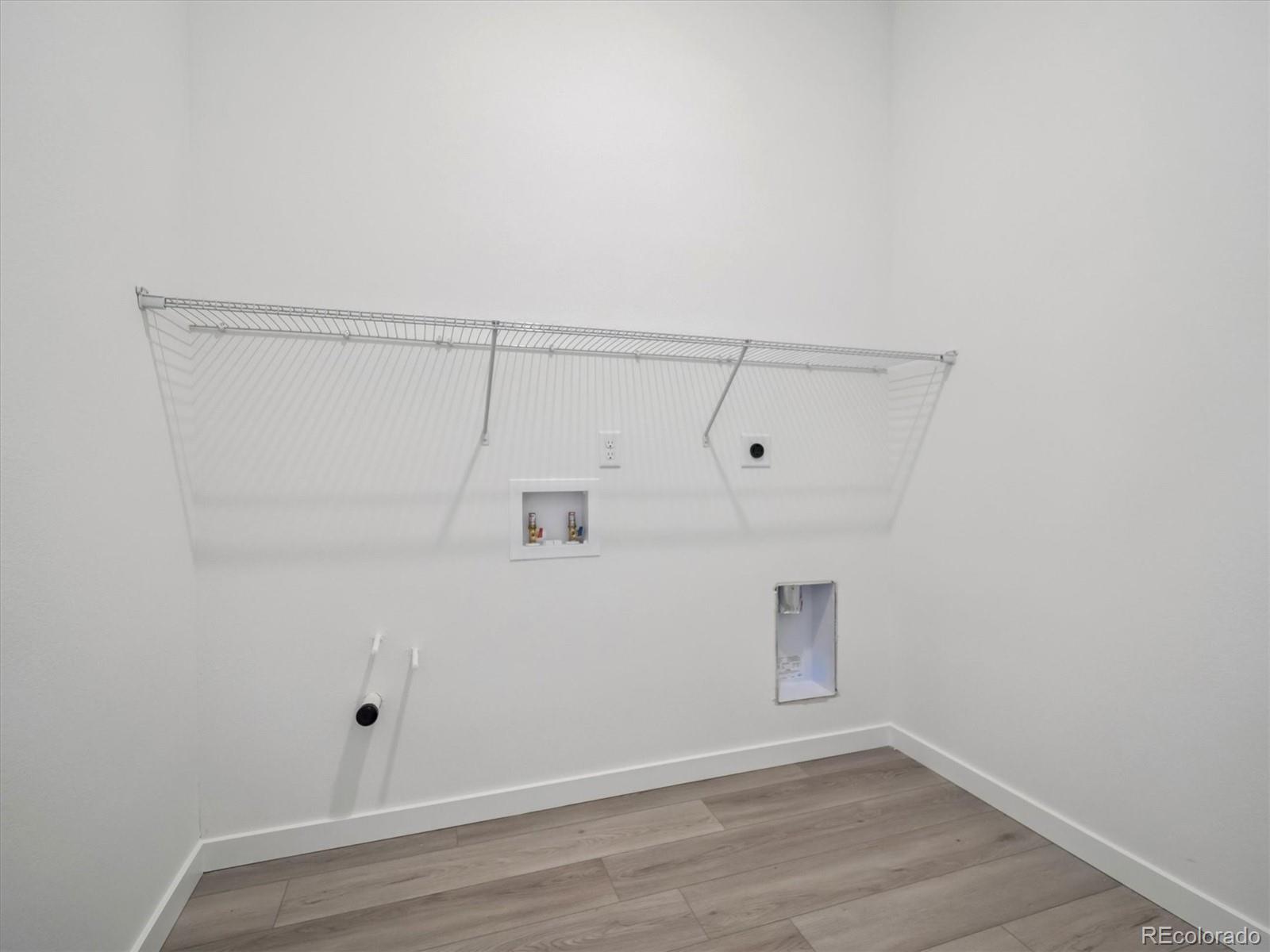 9178 Gold Lace Place