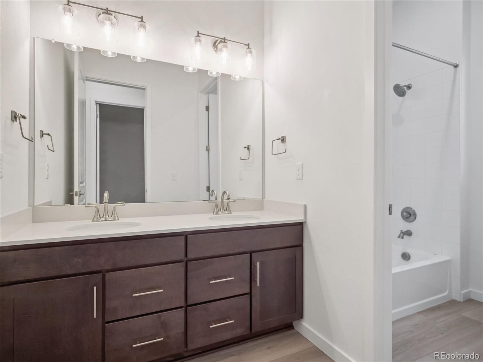 9178 Gold Lace Place