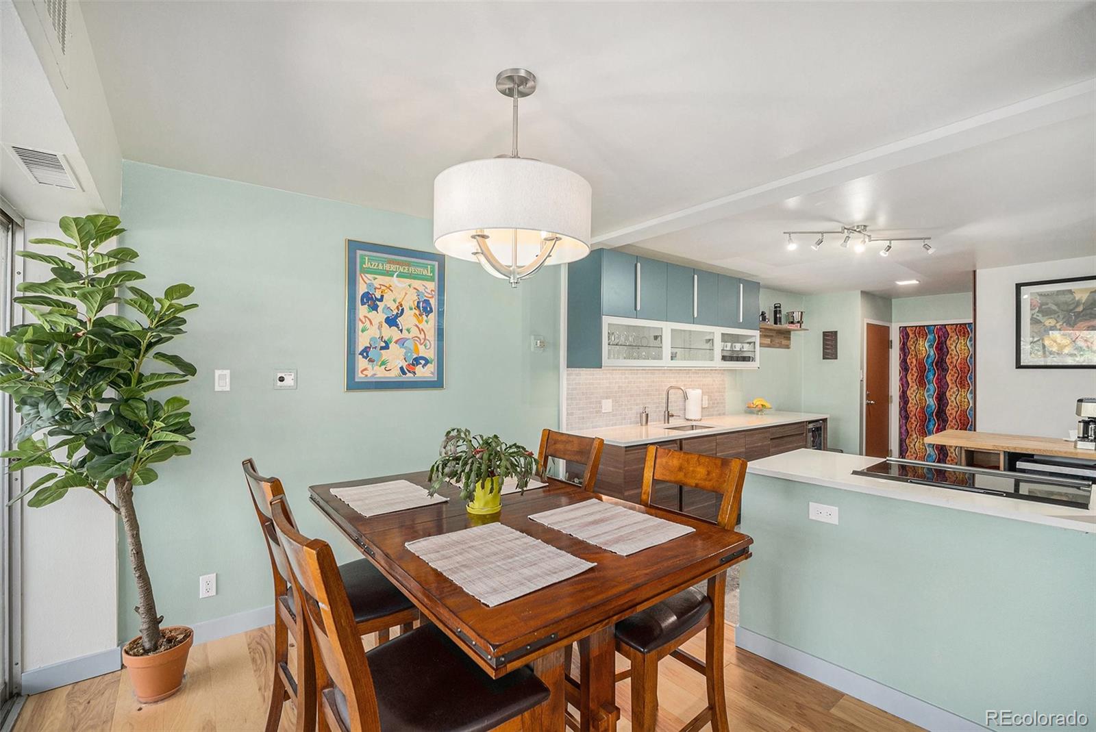 1223 Race Street 402