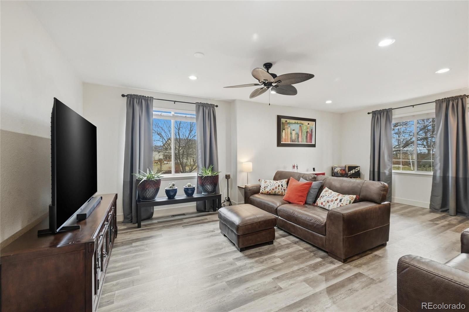 6718 Thistle Ridge Avenue