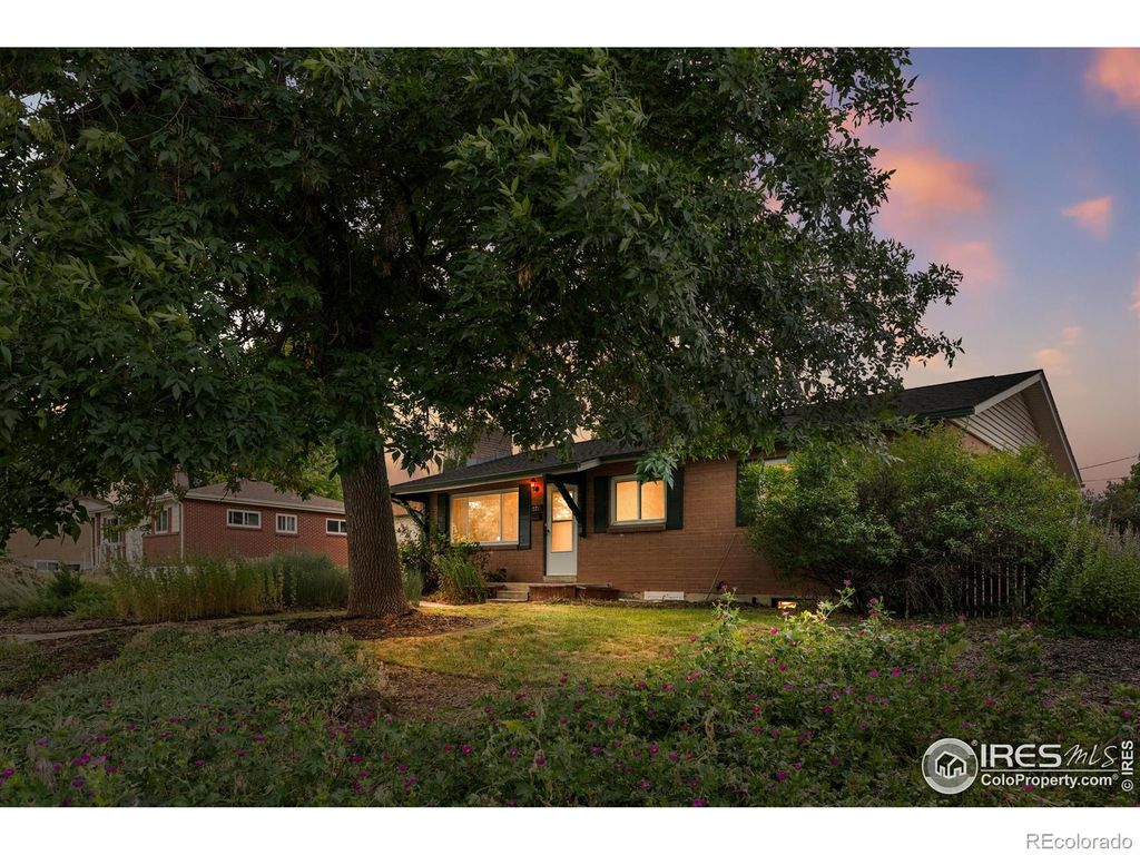 Photo of 571 S Taft Street, Lakewood, CO 80228 (MLS # IR1045334)