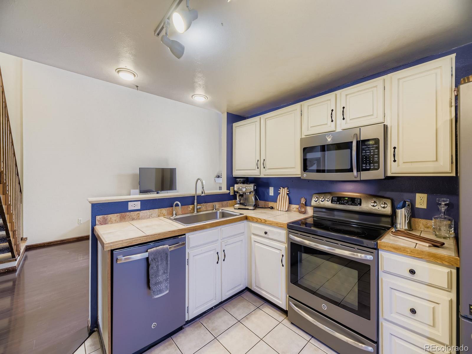 8878 W Plymouth Avenue