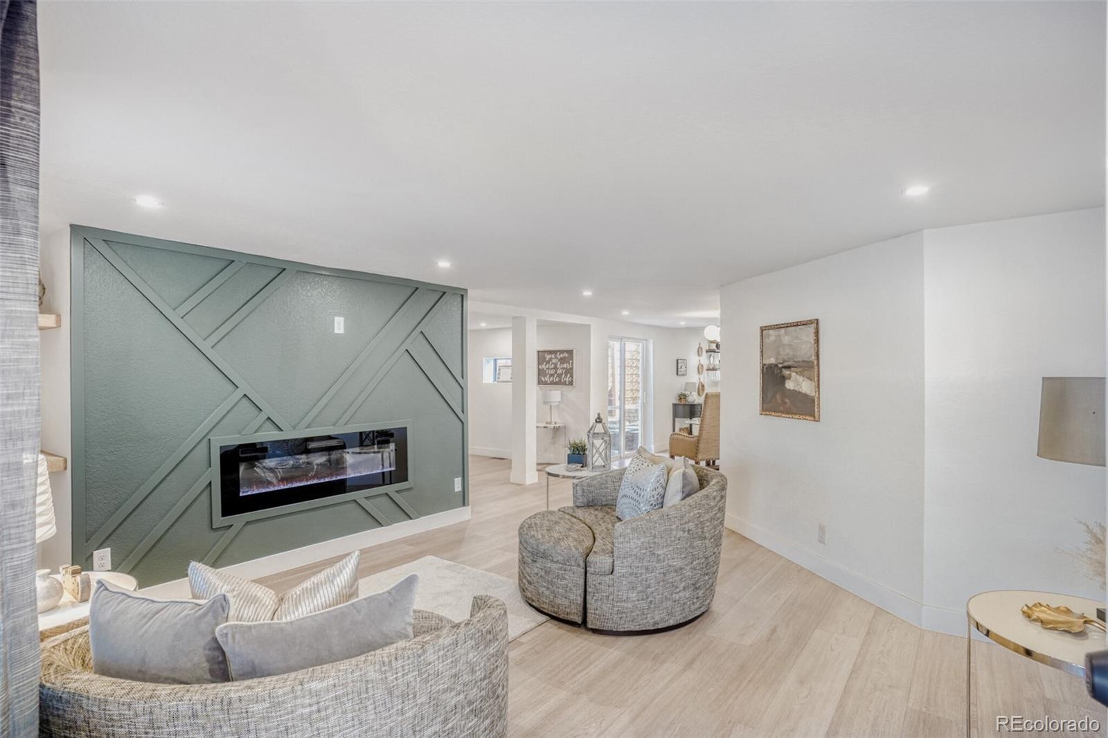 3670 N Glencoe Street